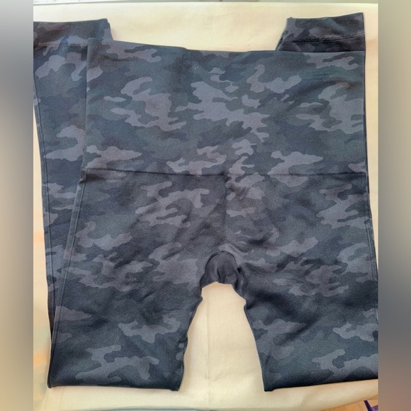 SPANX camo leggings size 1x - Picture 1 of 3